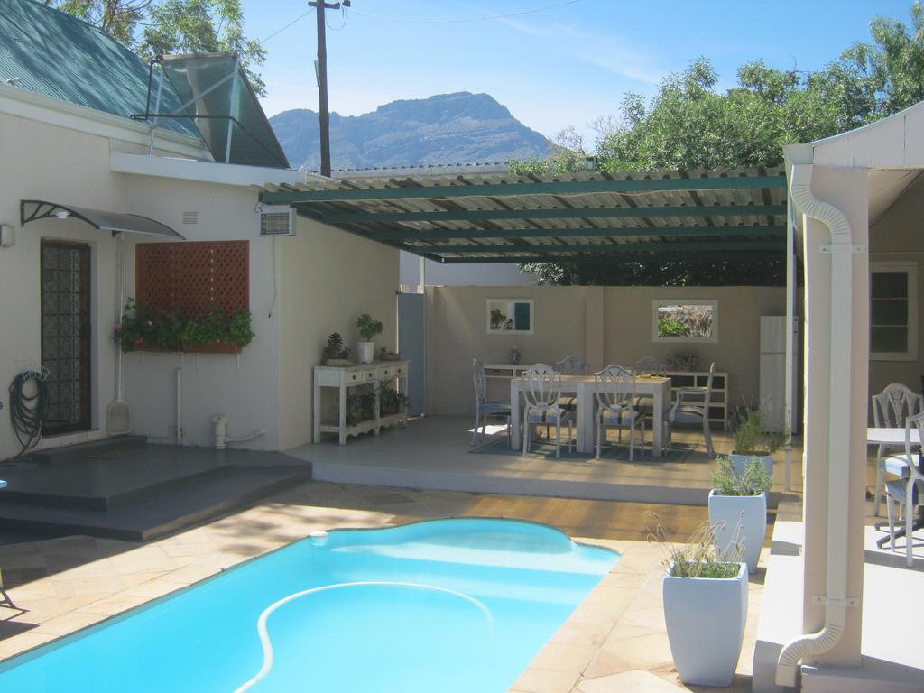 Ladismith Manor Hotel Exterior photo